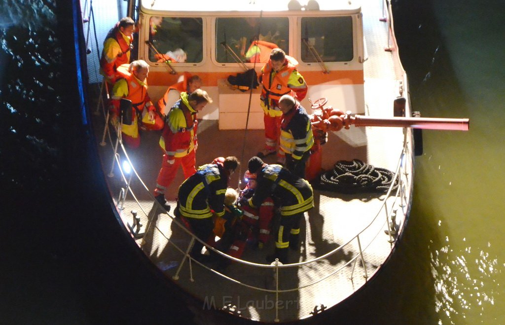 Einsatz BF Hoehenretter Koelner Seilbahn Hoehe Zoobruecke P2561.JPG